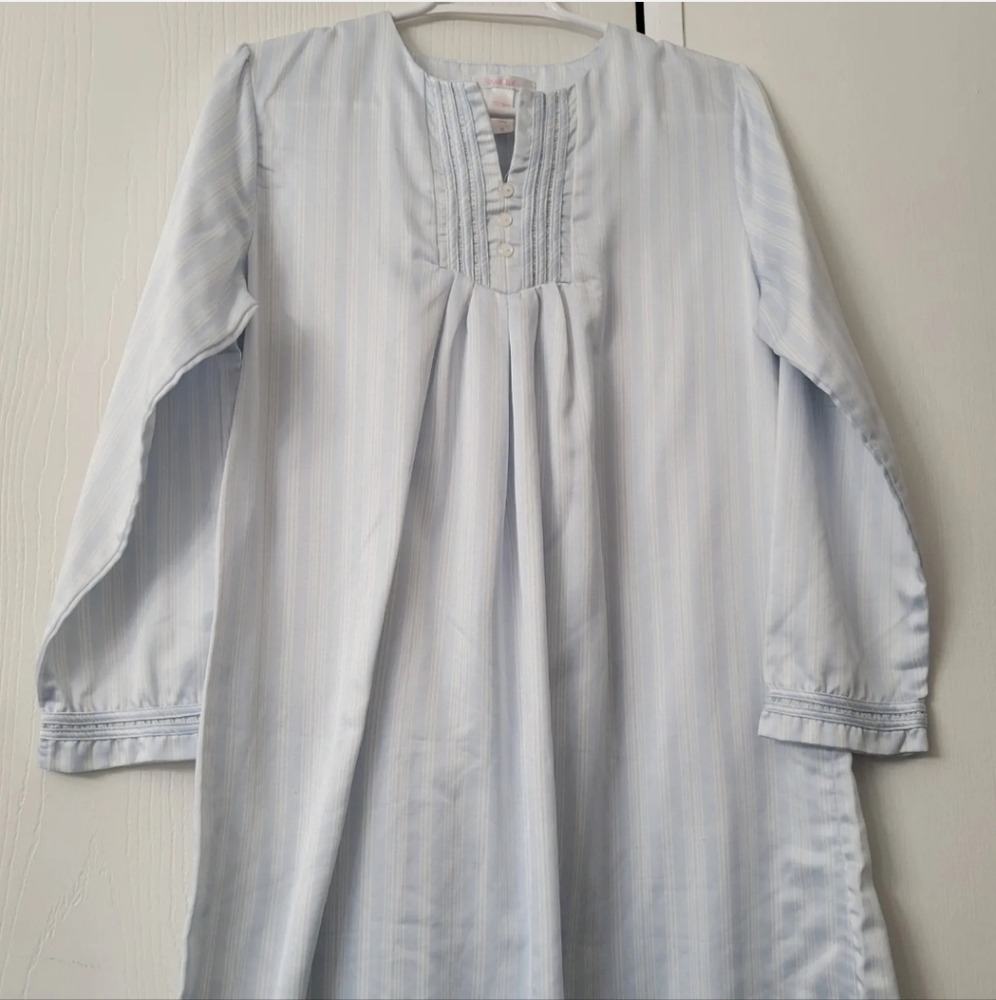 Vtg Sara Beth SMALL Long Nightgown V Neck White Blue Stripes